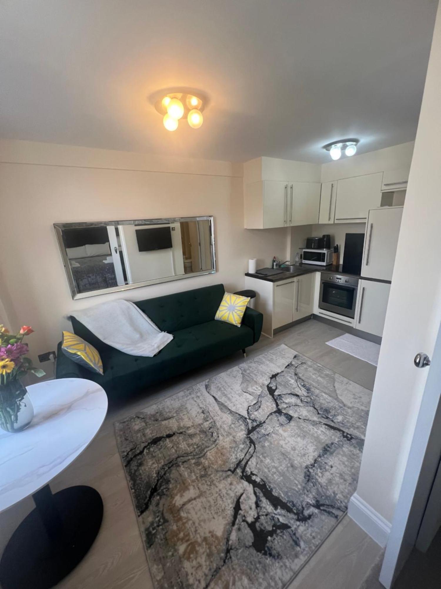 Beautiful One Bedroom Close To Harrods Londra