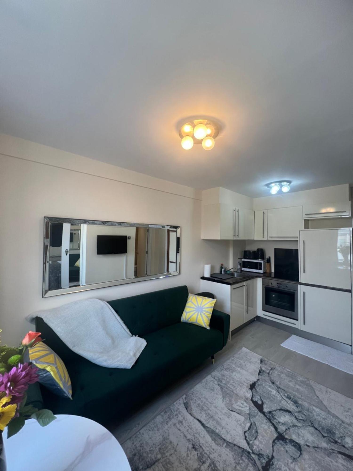 Beautiful One Bedroom Close To Harrods Appartamento *