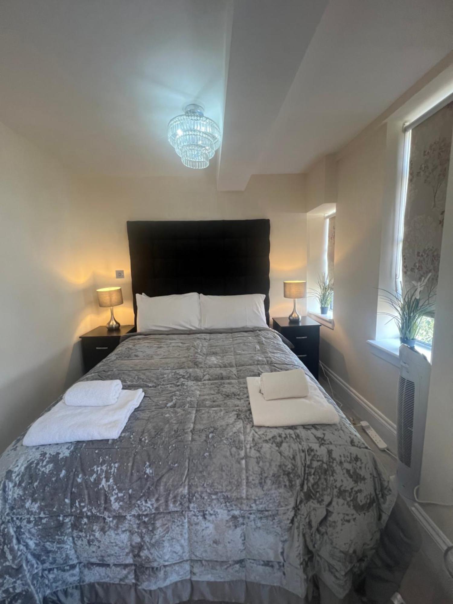 Beautiful One Bedroom Close To Harrods Londra