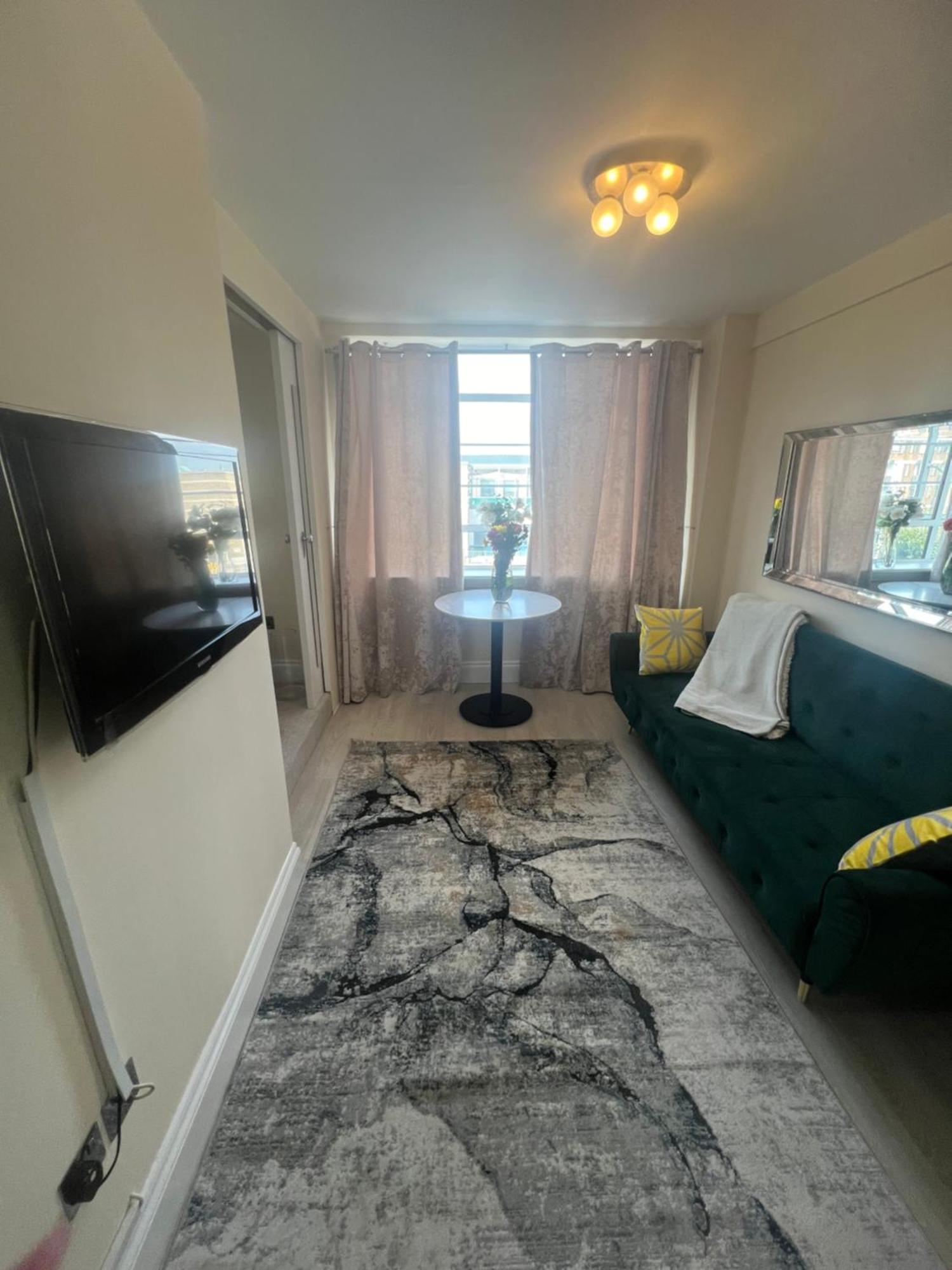 Beautiful One Bedroom Close To Harrods * Londra